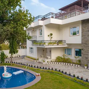 1 Amiras - Entire At Fateh Sagar, Guest house