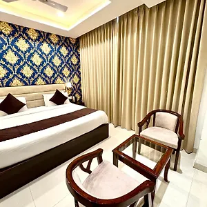 Hotel Lycoris Chandigarh !! Main Highway ! Lift ! Large Parking ! Premium Ac ! Traveler Choice