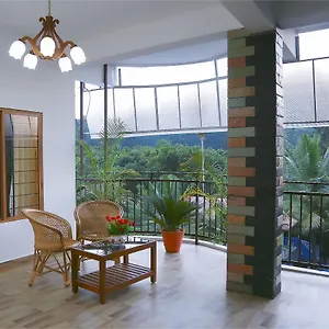 Hostel Holiday Villa